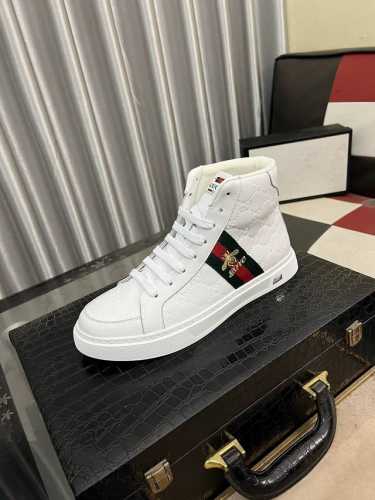 出厂价： 古奇 新款运动休闲鞋专柜品质，优质做工，鞋面采用进口牛皮配布，羊皮内里，原板柔软橡胶大底，休闲时尚，高端品质，独家新款，实物拍摄，码数：38-443色