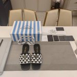 顶级包装配套最高版本 Prada 24普拉达夏秋新品， 顶级版本 实力来袭！Prada Glow限时店新一代平底方头弹力橡筋机织布 3D双色三角鞋面 经典金属扣