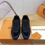 lv Run Away系列最新款运动鞋 出510 lv跑鞋经典中的经典，今年新配色超级好看，脚感舒适轻盈。外观科技感十足，瞬间拉长腿型。可咸可甜，洋溢活力青春感