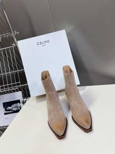 Celine专柜最新时装靴、走秀款时尚博主同款 早秋力推单品！复古欧美风格 炸街必备单品 凯旋门logo点缀 非常高端有气质 四季可穿的短靴、鞋面：采用原版定制
