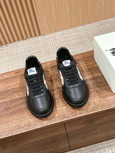 510【莞产】#巴宝莉 终于来了|酷·飒 格纹#Terrace运动鞋 巴宝莉（Burberry）经典原素 超舒服的鞋子 骑士蓝色防滑鞋底 终于看到了最新的斜式格