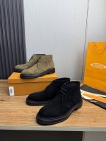 工厂价Tods.男士秋冬及踝靴，体现经典的优雅气质 高雅的外观搭配修长的版型，进口牛皮打造，舒适轻盈，套脚式穿脱方便，内里本染小牛皮，超轻发泡大底，后置提鞋环带