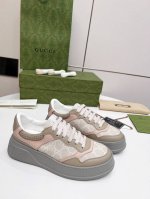 出厂价 Gucci 全新chunky 轻便软厚底运动系列！ G家情侣款饼干鞋，古驰专柜同步款，古奇走秀款！ 款式设计轻奢复古 厚底增高 相似于经典小白鞋的升级版