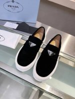 顶级版！代购级！ Prada普拉达走秀新品 金属三角logo款 潮爆啦今年prada的设计简直不要太好看 未来感十足 高端大气的外观 上脚相当惊艳 厚底大大提升