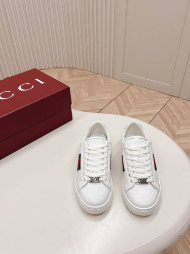 Gucci古驰2024休闲运动鞋小白鞋pro版 经典全新升级，新色系！板型经典，老花压花，高级耐看，更加舒适，牛皮面牛皮里 Tpu大底 情侣款35-44 编号0