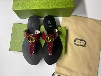 新款 Gucci古奇平底女拖鞋，市场顶级版本，官网同步上脚超美，鞋面采用进口小牛皮进口羊皮内里，古奇专柜原版1:1精心制作、超级好看！上脚非常轻松舒服。专柜原版