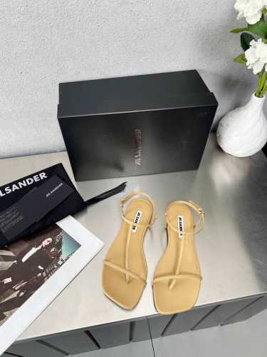 高品质出厂真皮大底 橡胶大底 平底小众潮牌网红款 Jil sander 2025吉尔 桑达早春凉鞋系列！春夏最新爆款时髦平底方头带子凉鞋这款真的绝了 时髦到飞起