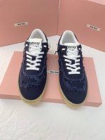 Miumiu缪缪 复古 做旧 帆布休闲运动鞋 德训鞋 早春最新走秀款运动小白鞋国内外博主刷爆的一款，小红书种草系列，复古又时髦上脚美炸了简约的运动板鞋设计，极具