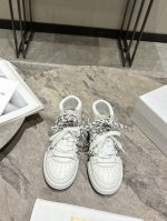 460 Dio*R迪奥春夏走秀款镂空运动鞋 原版购入开发 完美复刻 25Ss出镜率非常高的一款单品 一眼就爱上的小白鞋，经典百搭四季皆宜，可与各式服装搭配 上脚