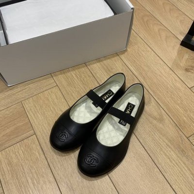 要飞机盒+10 Chane* 小香24走秀款 手工坊玛丽珍鞋 必冲款式芭蕾舞鞋 跳舞鞋 好惊艳 实物比想象的更美，这季的玛丽珍比往季的更复古 是蜈蚣精们一定不能