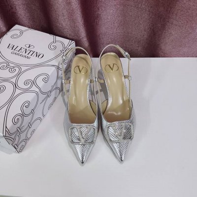 出厂： Valentino 华伦天奴经典款 蛇纹系列 水钻v扣尖头高跟凉鞋 细跟凉鞋 跟高：8Cm 码数：34-42