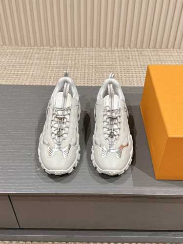 出厂 Louis Vuitton Lv Rush 超酷户外效游鞋 运动鞋 慢跑鞋 攀岩鞋~~~ 超值推荐，代购必带，小红书种草系列~~ 原版进口的dk透气网格布