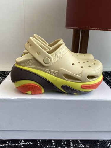 代购级230（贝壳泡芙） crocs Classic Clog 卡骆驰明星 原环保材料,软包无鞋盒美国休闲鞋履品牌·卡骆驰/Crocs Classic Mega