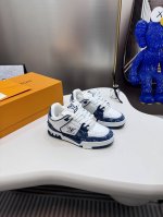 出厂： 代购级 情侣款 Lv路易威登 25 最新Footprint系列 情侣款 原版购入开发 做货 这款 Footprint Soccer 运动鞋于2025春夏