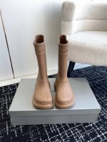 代购级 Balenciaga 巴黎世 家 Vs秋冬新款雨靴系列 新款上架 这款平底在欧美街拍中出境率超高，Ins也是火了一把，调鞋楦都调了一个月 整体线条流畅性