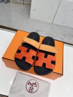 ￥350 男款10 Herm*Es 爱马仕Chypre二舅鞋H型魔术贴平底凉鞋拖鞋！（顶级版本） 鞋面：进口头层丝绸牛皮/手掌纹牛皮/山羊皮，垫脚混种羊皮，原版