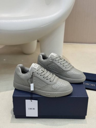 出厂价： 顶级男女同价 Dior迪奥b27系列 情侣款 老花 石头纹 打印 休闲 运动鞋 板鞋 原版购入开发 做货 这款 B27 低帮运动鞋是 Dior 全新推