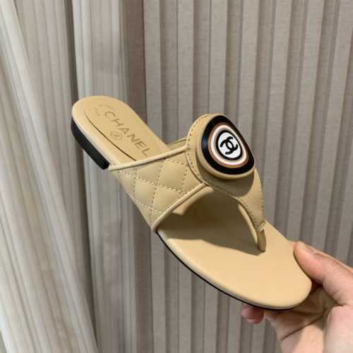 Chane*｜小香25P春夏新品 双C平底拖鞋 夏天的人字拖莫名让人感到自由 双C大Logo大气上档次 也太好看了吧 上脚超秀气显白！ 鞋面采用原版定制材质 内