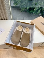 G021Ugg冬季新款女同款休闲舒适厚底圆头棉靴雪地靴棉鞋毛毛拖鞋 它的优点就是特别轻又好走路 跑步都没问题搭任何的裤子都可以 露不露可爱的毛边都好看搭配修身裤
