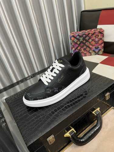 出厂价： LV 路易威登。最新潮鞋休闲鞋实体店爆款。新品春夏季舒适进口定制原版牛皮，独特提花面料元素设计。搭配羊皮内里，Lv原版底，高端包装高品质细节决定品质、