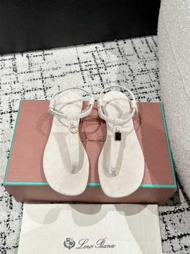 顶级版本 代购级 Loro Piana L 新款英伦夹脚拖鞋 凉鞋 咱家做是全羊京 不是市场磨砂材质哈 原来这就是传说走两万步都不会累脚的夹脚凉鞋把颜值和脚感都
