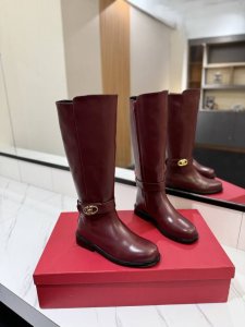 Valentino Garavanivl -V专柜最新款骑士战靴外侧v扣锁版面设计-内侧拉链开合 顶级版本绝对史上最强货 舒适好穿楦型与专柜一致，优雅气质、 面
