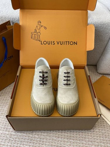 官网同步盒包装 Louis Vuitton 24秋冬 Lv 路易威登秋冬新款复古厚底鞋 玛丽珍 可爱十足非常减龄，完全不害怕显腿短，穿上后显得腿又瘦又直，超级推