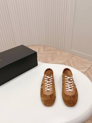 出厂 ，Dries Van Noten Dvn 复古德训鞋 情侣款 Dries Van Noten 2024春夏系列 设计师通过改造、扭曲和颠覆经典元素，打造出