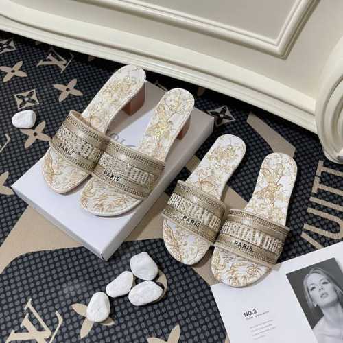 出厂： DIOR 迪奥顶级专柜 压钻系列官网同步 全系首发 迪奥压钻经典刺绣拖鞋明星同款 网红博主推荐 原版开模 代购版本 进口压钻鞋面 垫脚羊皮 原版私膜TP