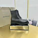 2024秋冬 Balenciaga 巴黎世家 爆款推荐这款鞋今年非常爆，独立风格各处无可挑剔的细节做工。面料：头层牛皮 。内里羊皮 35-40码 41可定做。