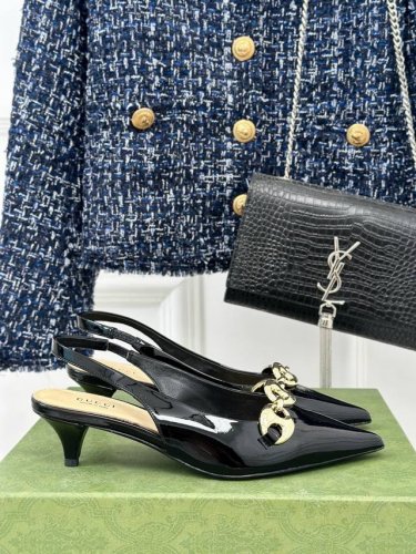 Gucci 24S 金属链条后空凉鞋 长到心巴儿上了~爱了~爱了！ 元气少女 活力满满 随意搭配轻松搭出时尚感 面料采用进口小牛漆皮 内里采用进口羊皮 意大利进