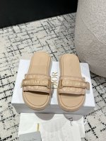 女款 顶级版本 Dior迪奥 2024 夏季最新款 魔术贴 凉鞋 拖鞋 萌萌可爱又不失优雅 原版复刻 高版本 超耐看随意百搭款 上脚非常舒适 显瘦又显白 Siz