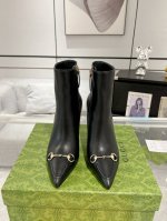 Gucci 24Ss 秋冬高跟短靴专柜购买原版一比一打造 鞋面：Gg印花布面 牛皮 内里：羊皮 真皮大底 跟高10.5Cm 码数:35-42 40.41.42定