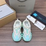 720 顶级版本 巴黎世家 Balenciaga Track 4.0白绿色 。 增加全新设计 在延续 Track Trainer 户外轮廓和复杂鞋面结构的同时，