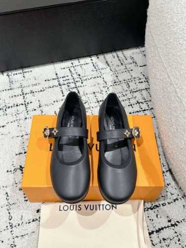 顶级版本 Louis Vuitton Lv路易威登 25 春夏 最新玛丽珍单鞋 简约精致，高级感满满，尽显优雅气质～ 上脚超好看，拉满了夏日美鞋绝绝子啊 鞋面：