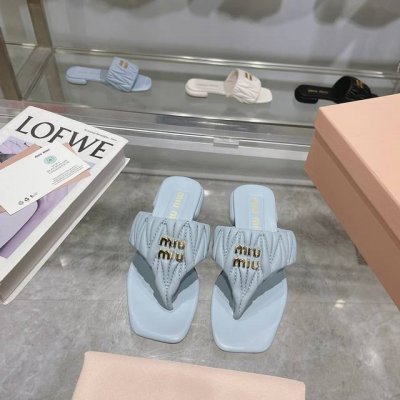 miumiu2024ss春夏新款平底小羊皮凉鞋拖鞋顶级版本 Zp开发 原版拆卸 对版菱格纹 秒杀市面普通版本，miumiu真的太少女啦！小羊皮超级软糯 舒适度超