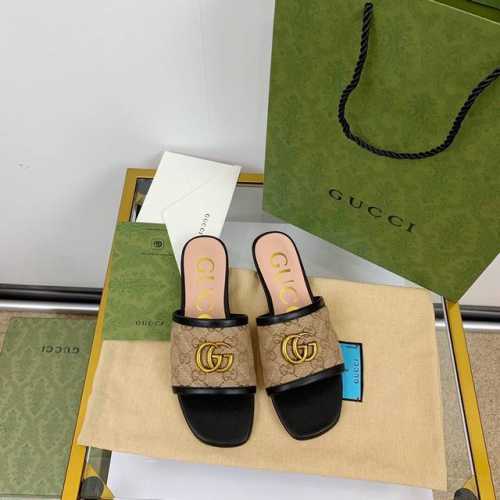 出厂价 代购级Gucci 经典拖鞋 彩色系列 超适合夏天经典GG扣 全部都是开模五金 非常有厚度，并且有光泽度鞋面小牛皮，不会很硬，上脚很舒服，软软的。垫脚山羊