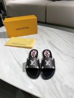 Louis Vuitton驴家春夏新款拖鞋重磅推荐1:1高级定制，复古新颖风格，黑色，白色，35-42出厂价，100 可订做真皮底出厂价