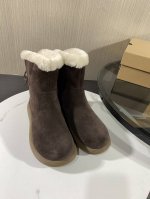 工厂价 Ugg韩式雪地靴升级版24年新款，Mra级摩卡星羊毛，顶级品质，反毛牛皮面料与羊毛的绝美匹配，简单大方的宽边缘橡胶鞋底，彰显不凡与大气，冬天极寒不怕断底