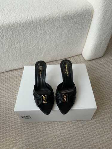 Saint Lauren* 圣罗兰24 Monogram高跟鱼嘴拖鞋 成为 Ysl的女人怎么离得开一双好穿的高跟鞋 我经典设计，时尚传承 Ysl的设计师们将经典