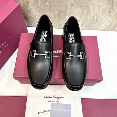 原单品质 品牌：Ferragamo 菲拉格慕 标准码：男码39–44 38.45可以定做 等级：官网同款 高品质男鞋 材料：定制头层小牛皮 搭配水染牛皮内里 牛