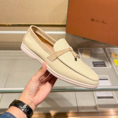 工厂价 得loro Piana 2025新款莫卡辛鞋采用防泼水处理绒面革牛仔鞋面，搭配橡胶鞋底，经典之作 繁复的匠艺工序、精心考究的结构，令鞋款轻盈而柔软，让您