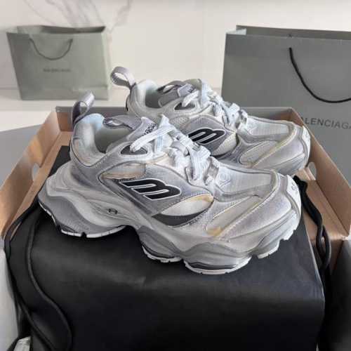 巴黎5XL 正确版： Balenciaga巴黎世家CARGO 23ss 走秀款 做旧工艺采用手工制作完成，每款鞋的做旧程度、擦破大小及范围具有一定的差异性，属于