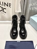 高版本出厂 Prada*普*拉达2024Ss最新系带厚底马丁靴小短靴 走秀款坦克靴 原版复刻 版型超正 超经典百搭小皮鞋 超级耐看 耐穿 不过时 瘦腿神器 简约