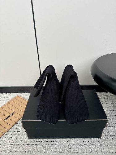 平底 Uma Wang来袭！复古做旧靴 专柜一上全部断货 难买程度堪比guidi稀有，超级软上脚超级舒服，还特别减龄，浓浓的芭蕾舞艺术气息，仙气十足 强推uma