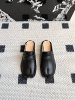 高定品质！Maison Margiela MM6分趾鞋 Tabi 意产植鞣羊皮！夏天的第一双 Margiela 乐福半拖 Tabi懶人高級出街的単品可正式 可休