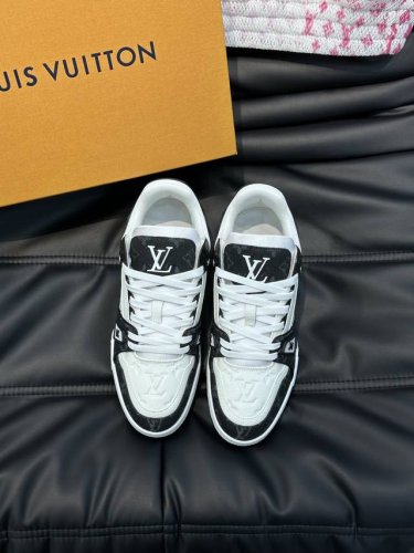 Ouis *Uitto* 奢品trainer男士休闲运动鞋 ，运动鞋记录设计师 Virgil Abloh 由复古篮球鞋激发的经典创意，此次拼接光滑牛皮革和 Mo