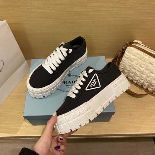 出厂： Prada 普拉达 春夏新款 增高厚底饼干鞋 系带帆布鞋 材质：进口帆布 跟高：4Cm 码数：34-42