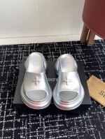 代购级 Smfk 25Ss 小众潮牌爆款没计感浮雕一字厚底拖鞋 爆真的是很耐看越看越喜欢！矮个子宝宝的福音直接拉长身材比例！！ 鞋身柔软舒适，鞋底耐磨防滑-而且