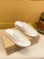 GUlCCI 古-奇 新款休闲半拖男鞋再度来袭鼓掌，时尚潮男必备，香港专柜新品出炉, 大牌风范，欧美大师强力打造独特款式，上脚舒适，大底超柔软，超耐磨。给人视觉